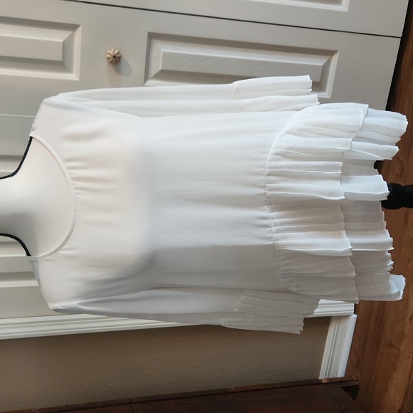 Simply Vera Wang Tops - Simply Vera Wang, Excellent condition,  Women's Top,  Cream, ruffled sleeves, Lg
